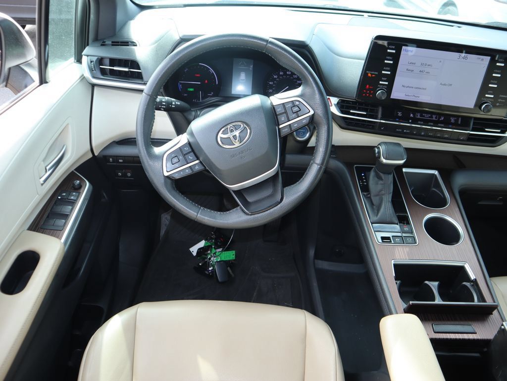 Used 2021 Toyota Sienna XLE FWD image 6
