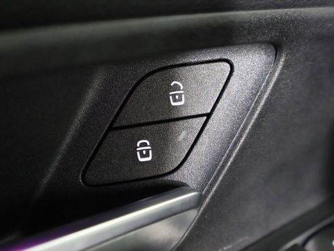 Used 2025 Mercedes-Benz GLB 250 4MATIC image 34