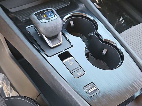 Used 2022 Nissan Rogue SV image 31