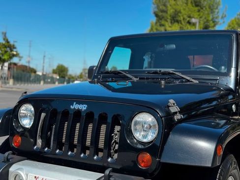 Used 2012 Jeep Wrangler Unlimited Sahara AWD/4WD image 22