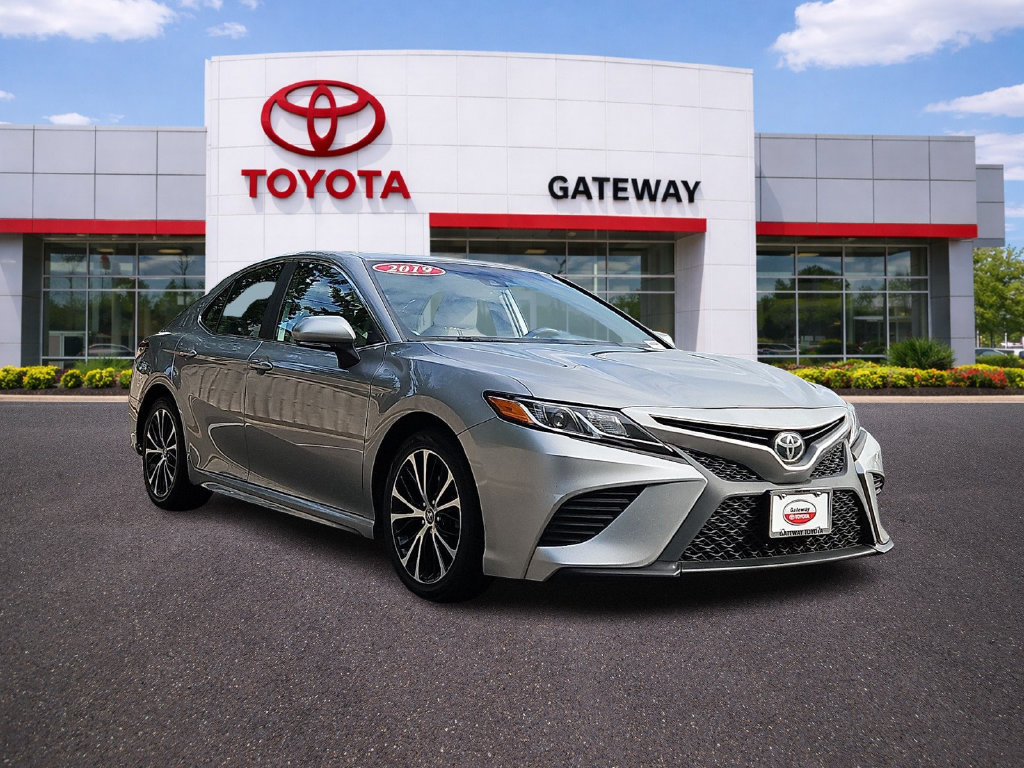 Used 2019 Toyota Camry SE w/ Convenience Package FWD image 3