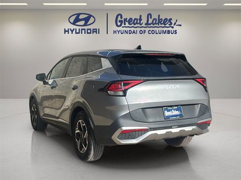 Used 2023 Kia Sportage LX image 3