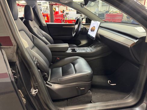 Used 2025 Tesla Model Y Long Range RWD image 19