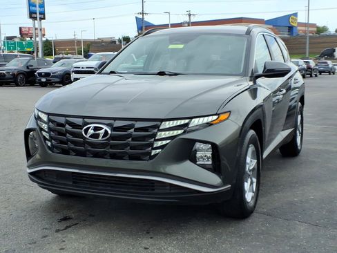 Used 2023 Hyundai Tucson SEL FWD image 2