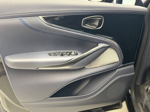 Used 2025 Aston Martin DBX 707 image 11