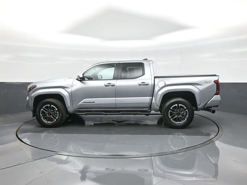 Certified 2025 Toyota Tacoma TRD Sport AWD/4WD image 4