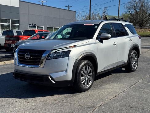 Certified 2024 Nissan Pathfinder SV image 7