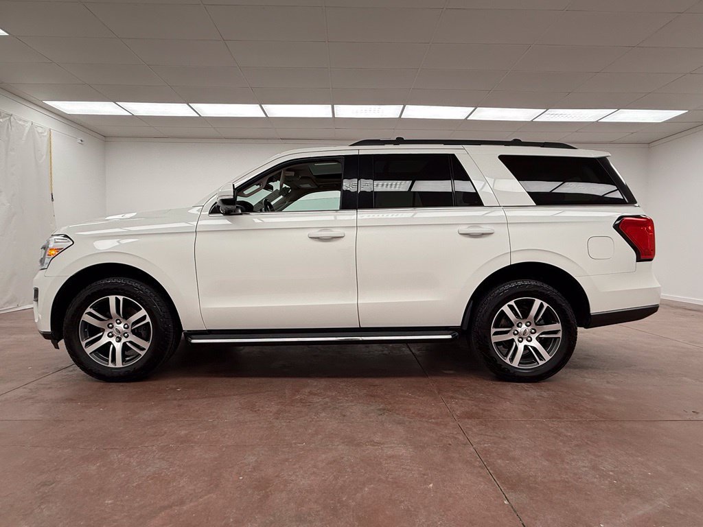 Used 2022 Ford Expedition XLT RWD image 2