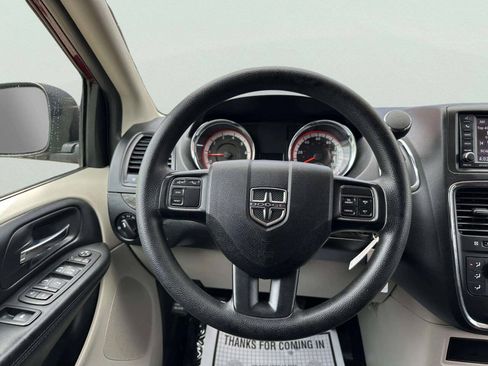 Used 2018 Dodge Grand Caravan SE w/ UConnect Hands-Free Group FWD image 12