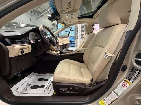 Used 2017 Lexus ES 300h w/ Luxury Package image 59