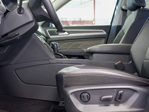 Used 2023 Volkswagen Atlas SE w/ Panoramic Sunroof Package image 10