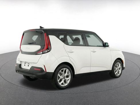 Used 2025 Kia Soul LX w/ LX Technology Package FWD image 9