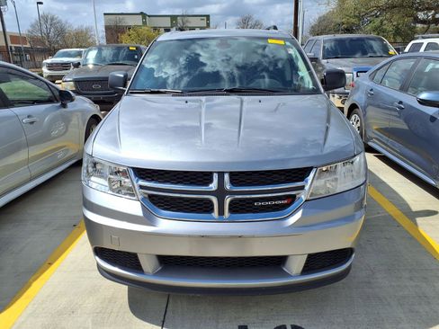 Used 2020 Dodge Journey SE w/ SE Popular Equipment Group image 2