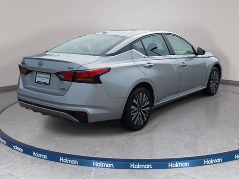 Used 2024 Nissan Altima 2.5 SV AWD/4WD image 6