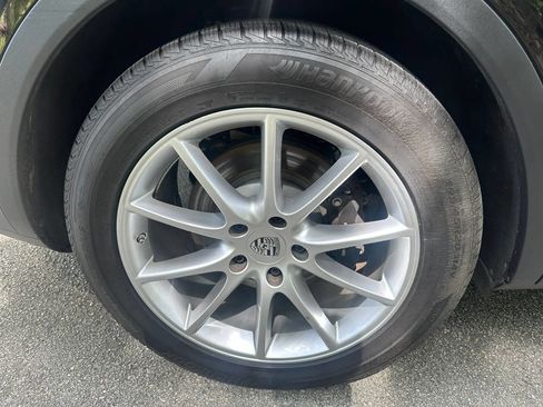 Used 2024 Porsche Cayenne image 16