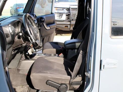Used 2015 Jeep Wrangler Unlimited Rubicon AWD/4WD image 27