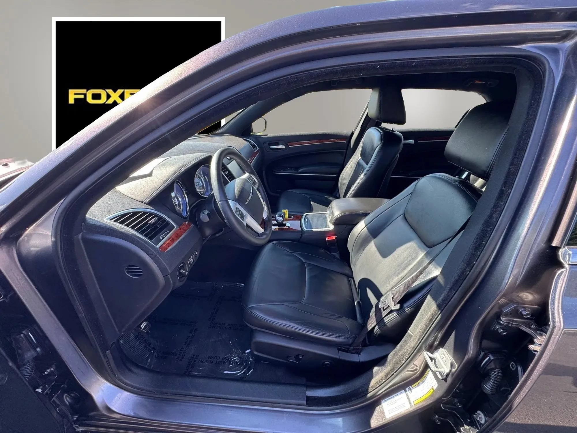 Used 2014 Chrysler 300 AWD w/ Driver Convenience Group image 9