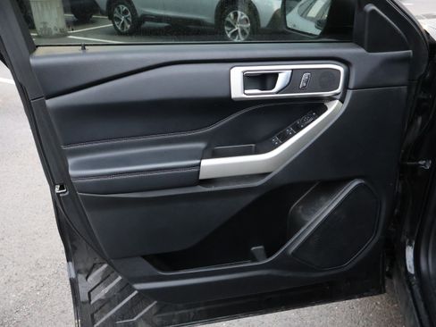 Used 2022 Ford Explorer XLT w/ Equipment Group 202A image 24