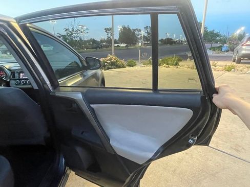 Used 2014 Toyota RAV4 LE AWD/4WD image 29