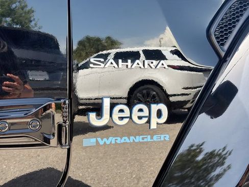 Used 2023 Jeep Wrangler Unlimited Sahara AWD/4WD image 11