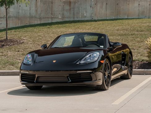 Used 2024 Porsche 718 Boxster w/ Premium Package image 9
