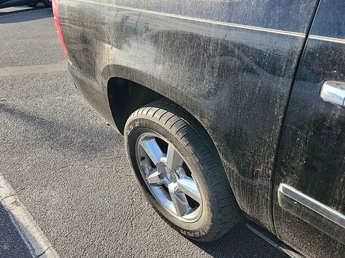 Used 2012 Chevrolet Avalanche LTZ image 12