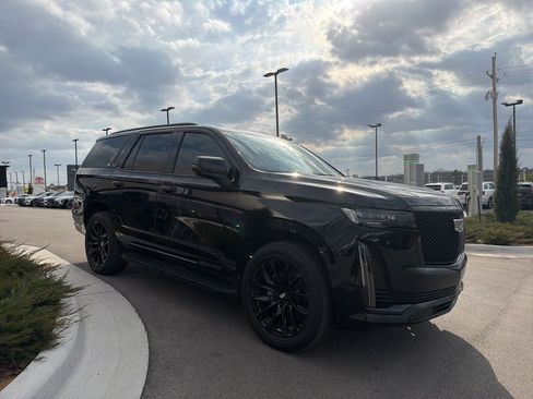 Used 2021 Cadillac Escalade Sport w/ LPO, Illumination Package image 3