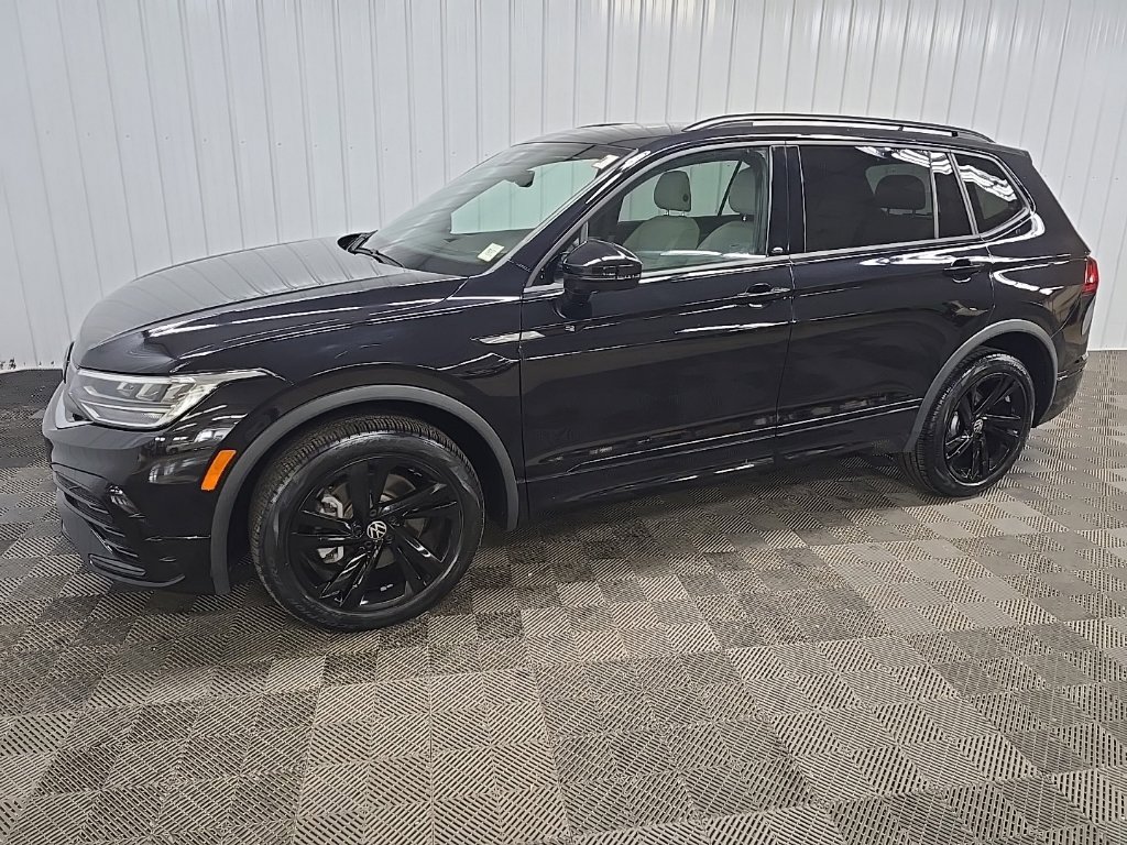 Used 2023 Volkswagen Tiguan SE R-Line AWD/4WD image 6