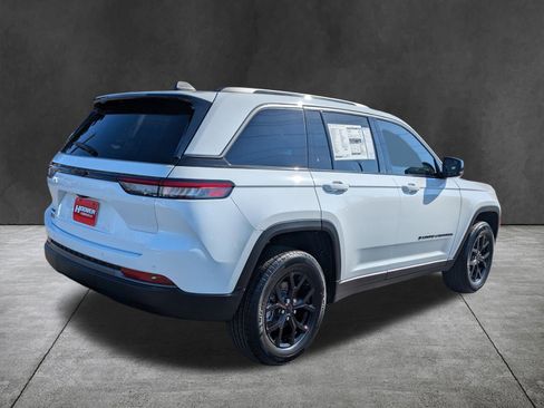 New 2026 Jeep Grand Cherokee Laredo image 4