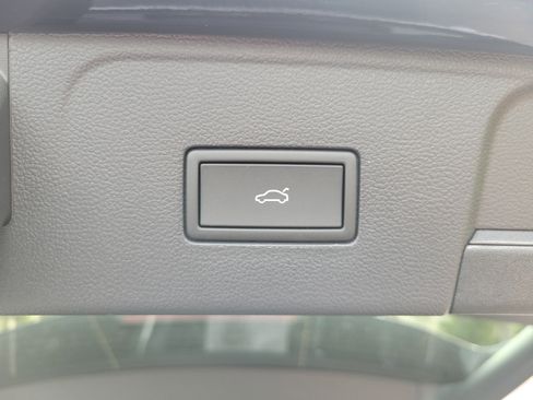 New 2026 Volkswagen Atlas Peak Edition image 13