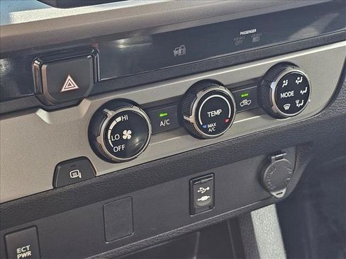 Used 2017 Toyota Tacoma SR5 RWD image 26
