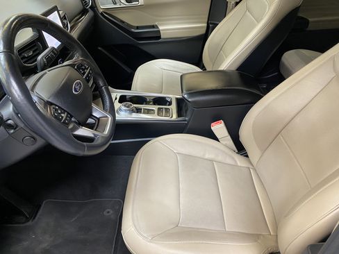 Used 2020 Ford Explorer Limited image 21