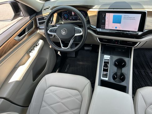 Certified 2025 Volkswagen Atlas SE AWD/4WD image 13