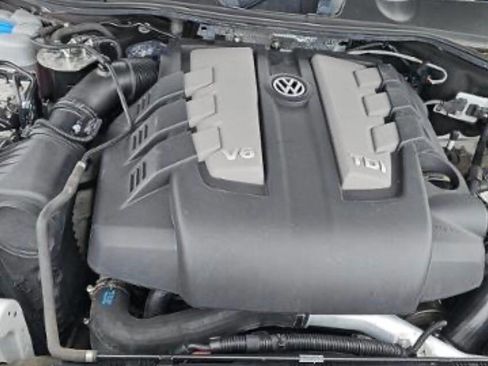 Used 2016 Volkswagen Touareg Sport AWD/4WD image 15