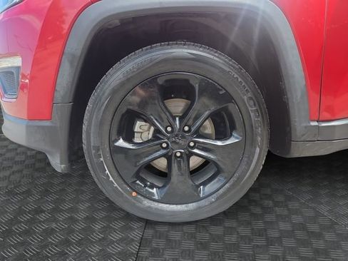 Used 2019 Jeep Compass Latitude FWD image 32