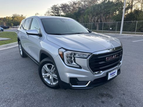 Used 2022 GMC Terrain SLE image 2