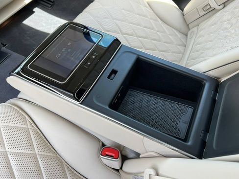 Used 2022 Mercedes-Benz S 580 4MATIC Sedan w/ Rear Seat Package image 33