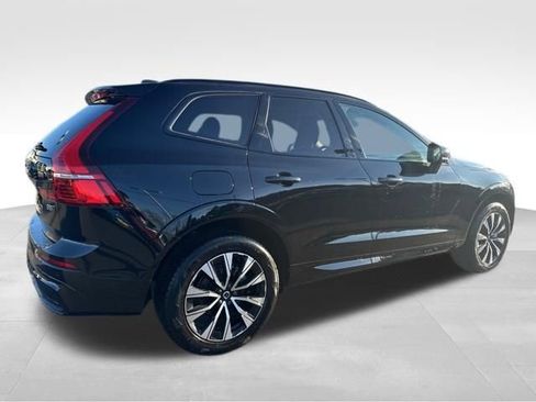 Used 2025 Volvo XC60 B5 Plus image 7