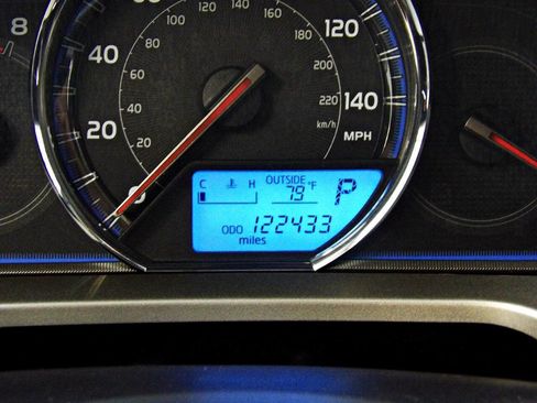 Used 2015 Toyota RAV4 Limited AWD/4WD image 15