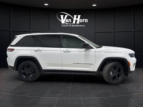 Used 2024 Jeep Grand Cherokee Limited w/ Luxury Tech Group II AWD/4WD image 2