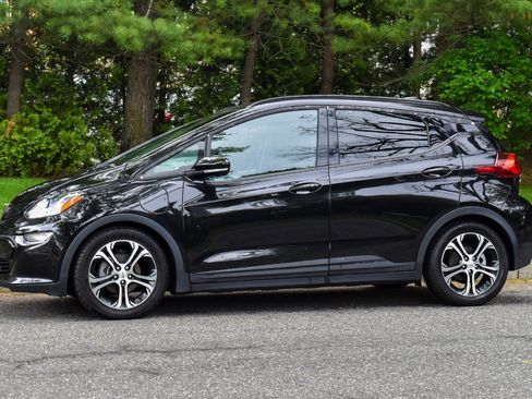Used 2020 Chevrolet Bolt Premier w/ Infotainment Package FWD image 3
