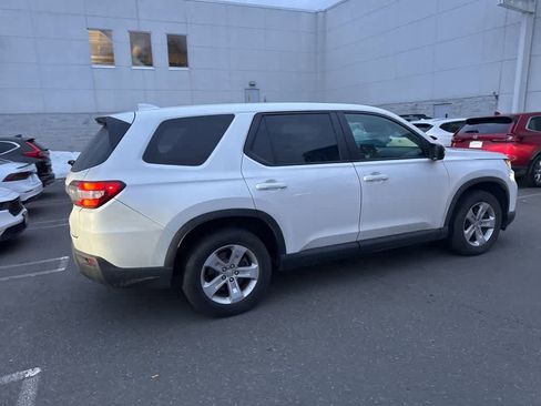 Used 2023 Honda Pilot LX image 10