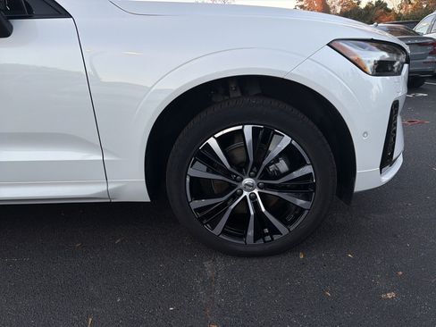 Certified 2025 Volvo XC60 B5 Plus image 13