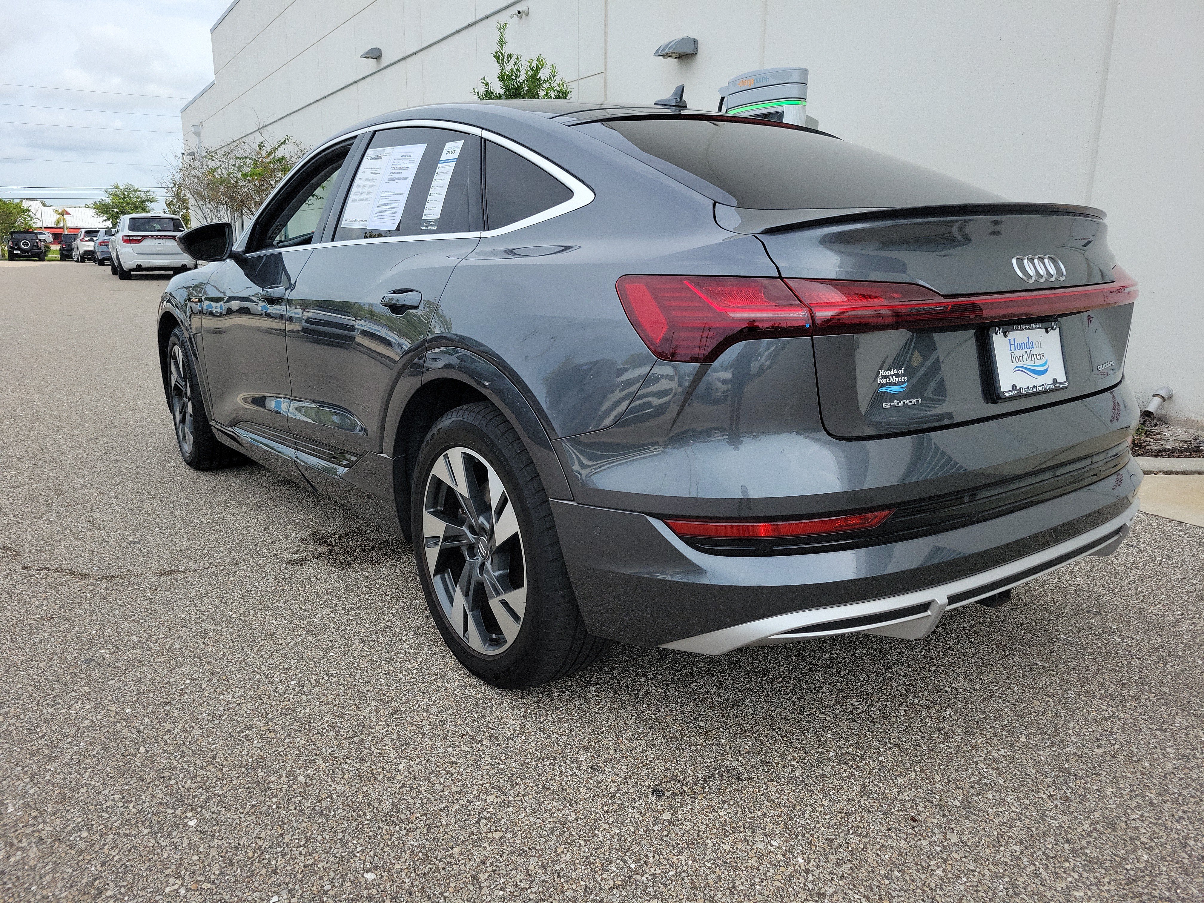 Used 2021 Audi e-tron Premium Plus w/ Premium Plus Package AWD/4WD image 4