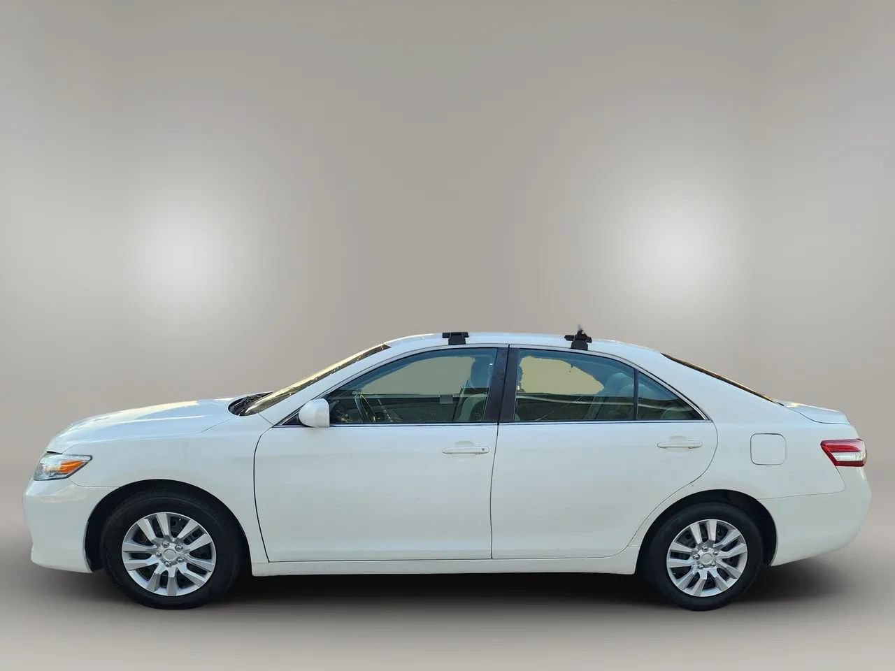 Used 2011 Toyota Camry LE FWD image 7