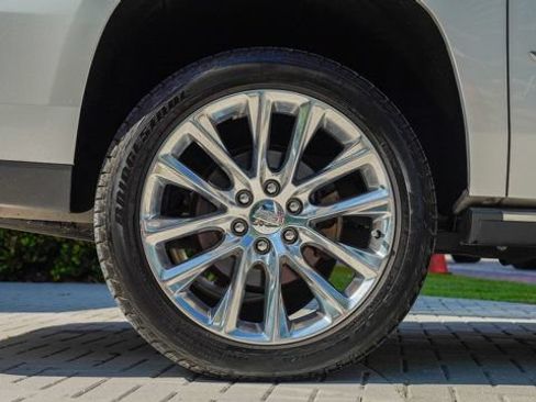 Used 2019 Cadillac Escalade ESV Premium Luxury RWD image 28