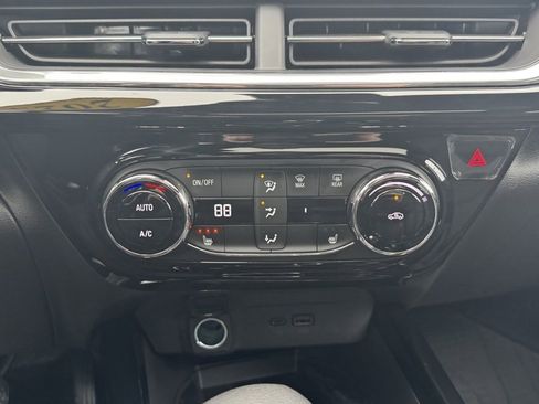 New 2025 Chevrolet Trax RS w/ Sunroof Package image 26