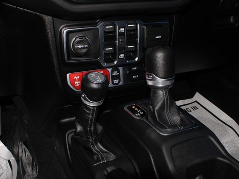 Used 2025 Jeep Wrangler Unlimited Rubicon AWD/4WD image 14