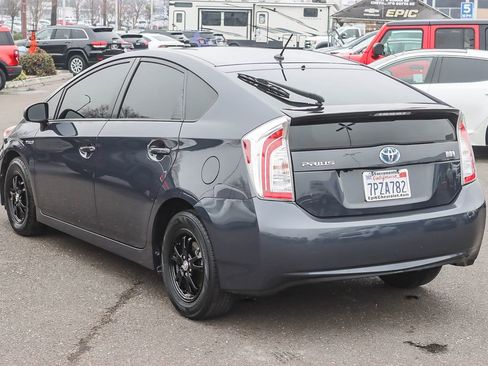Used 2015 Toyota Prius Four image 2