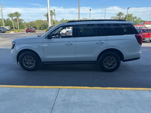 Used 2025 Ford Expedition Active RWD image 6